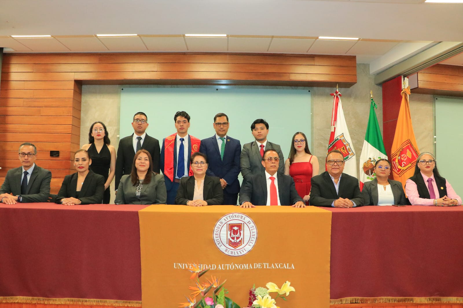 Egresan 25 nuevos profesionales de Ciencias Políticas y Administración Pública UATx